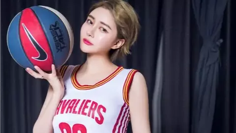 柯文哲哽咽说狱中24小时不见阳光