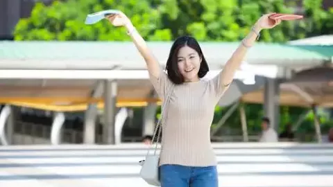 小区大门交房后变牛肉面馆